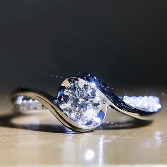 💍NEW Sterling Silver Round Diamond Solitaire Ring - Picture 1 of 6